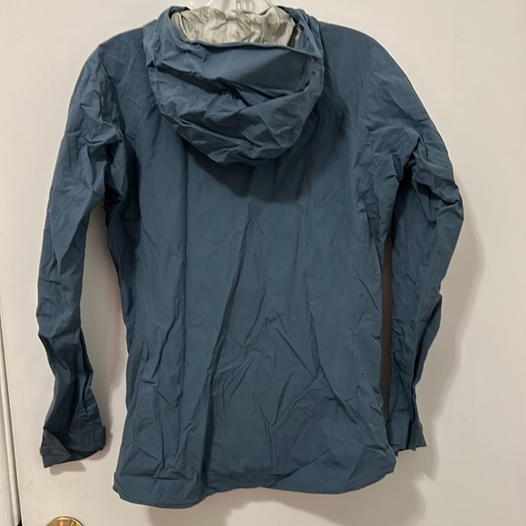 Mountain Hardware Dry Q Elite Waterproof Rain Jacket - Picture 4 of 11